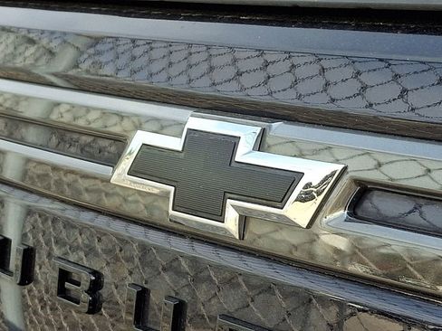 Certified 2021 Chevrolet Suburban Z71 w/ Z71 Signature Package image 9