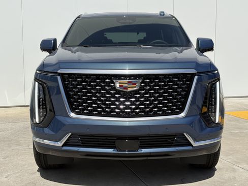 New 2026 Cadillac Escalade Luxury AWD/4WD image 3