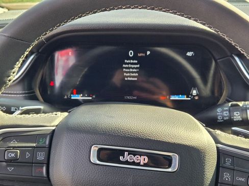 Certified 2024 Jeep Grand Cherokee Altitude image 31