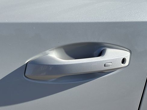 Used 2025 Nissan Armada SL w/ Captain's Chari Seat Package image 15