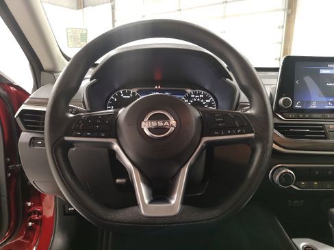 Used 2024 Nissan Altima 2.5 SV FWD image 5