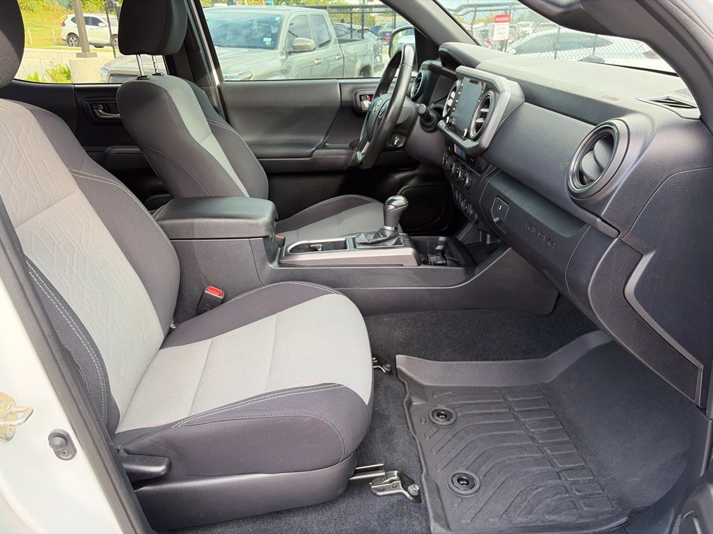 Used 2021 Toyota Tacoma TRD Off-Road w/ Technology Package AWD/4WD image 15