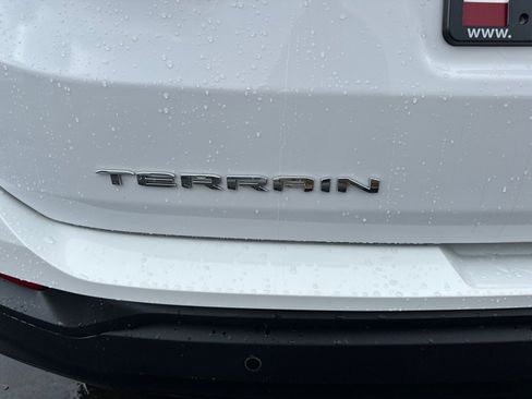 Used 2023 GMC Terrain SLE w/ Driver Convenience Package image 8