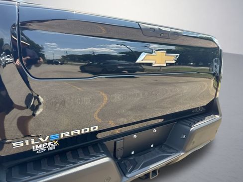 Used 2026 Chevrolet Silverado EV LT AWD/4WD image 32