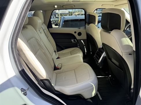 Used 2018 Land Rover Range Rover Sport HSE image 17