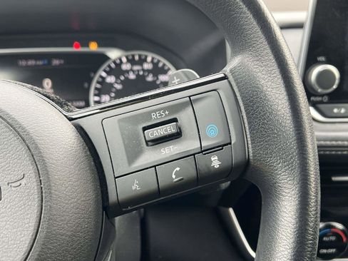 Used 2022 Nissan Rogue SV image 23