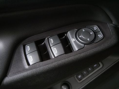 Used 2019 Chevrolet Equinox Premier AWD/4WD image 16