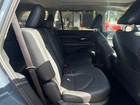 Used 2025 Toyota Grand Highlander AWD Hybrid image 14