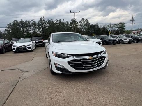 Used 2024 Chevrolet Malibu LT FWD image 12