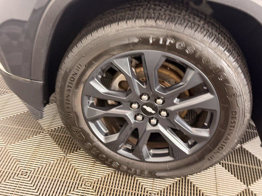 Used 2019 Chevrolet Traverse RS w/ LPO, Floor Liner Package FWD image 12