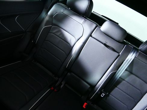 Used 2023 Volkswagen Tiguan SEL R-Line AWD/4WD image 12