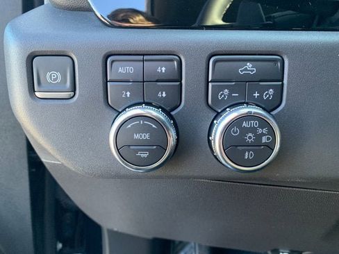 New 2025 GMC Sierra 1500 Elevation image 18