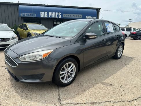 Used 2017 Ford Focus SE FWD image 3