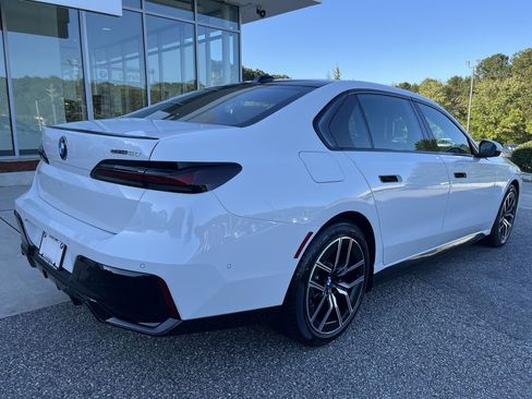 Used 2025 BMW i7 eDrive50 w/ M Sport Package image 8