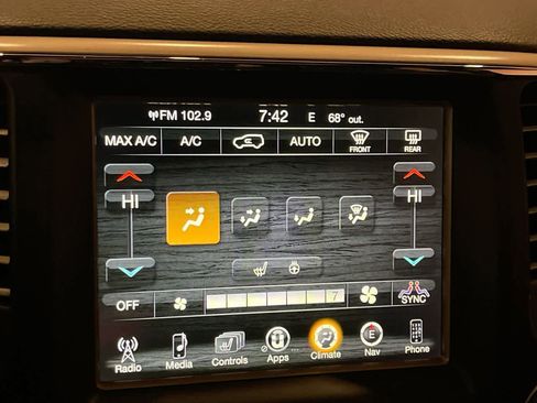 Used 2017 Jeep Grand Cherokee Limited image 16