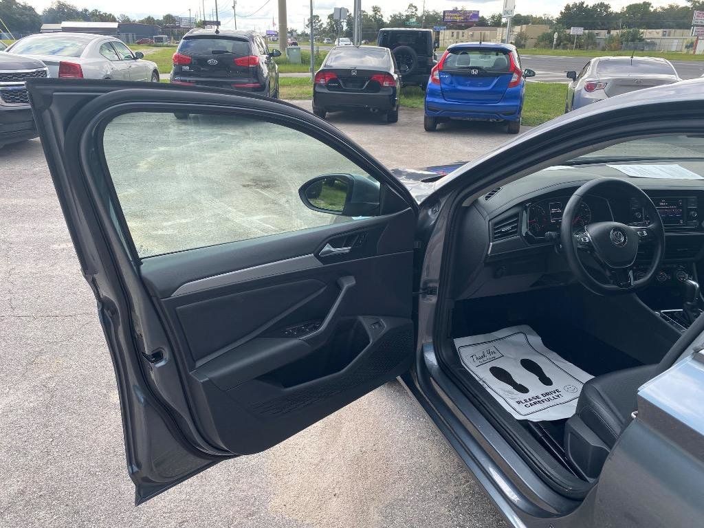 Used 2019 Volkswagen Jetta SE FWD image 13