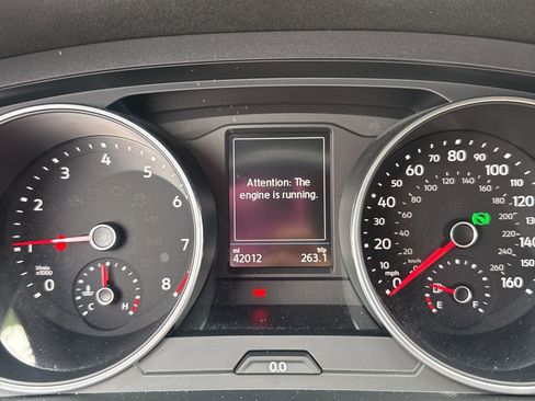 Used 2018 Volkswagen Tiguan SE image 6