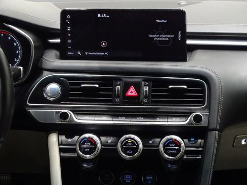 Used 2022 Genesis G70 3.3T image 32