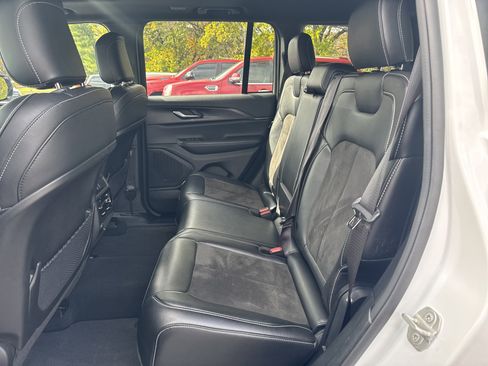 Certified 2023 Jeep Grand Cherokee Altitude image 11