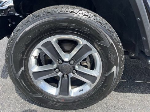 Used 2021 Jeep Wrangler Unlimited Sahara image 28