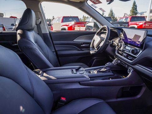 Certified 2025 Toyota Grand Highlander FWD image 17