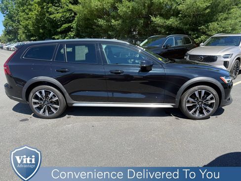 Certified 2025 Volvo V60 B5 Cross Country Ultra w/ Protection Package Premier AWD/4WD image 9