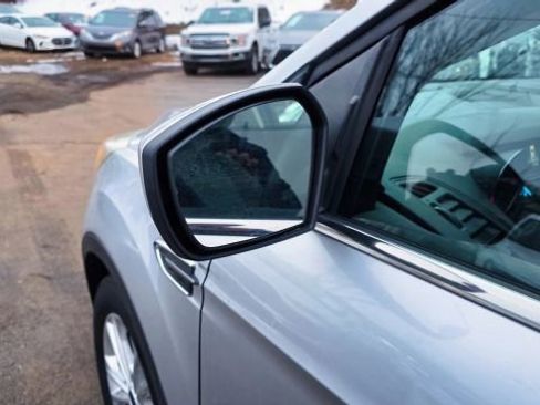 Used 2017 Ford Escape SE w/ Equipment Group 201A image 44