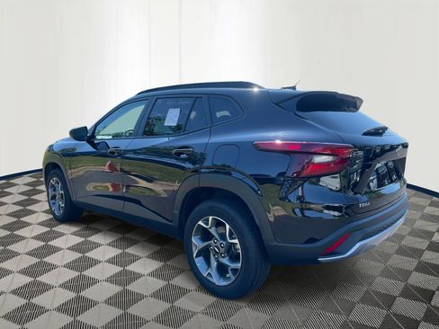 Used 2025 Chevrolet Trax LT w/ LT Convenience Package FWD image 6