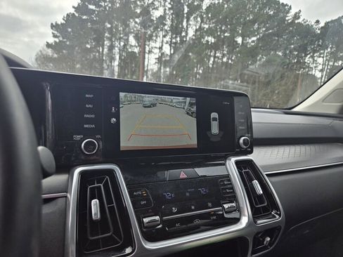 Used 2023 Kia Sorento SX image 18