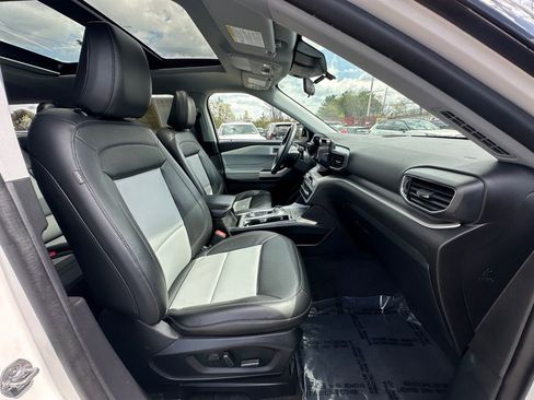 Used 2022 Ford Explorer XLT w/ Equipment Group 202A image 29