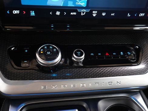 Used 2025 Ford Expedition Max Platinum w/ Stealth Appearance Package AWD/4WD image 26