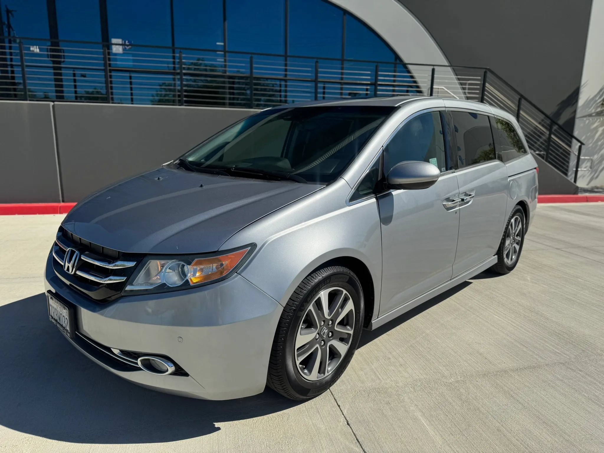 Used 2016 Honda Odyssey Touring image 1