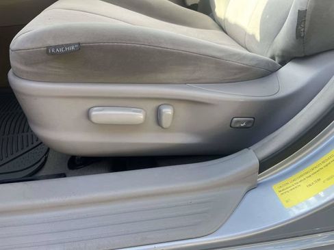 Used 2010 Toyota Camry Hybrid w/ Upgrade Pkg FWD image 22