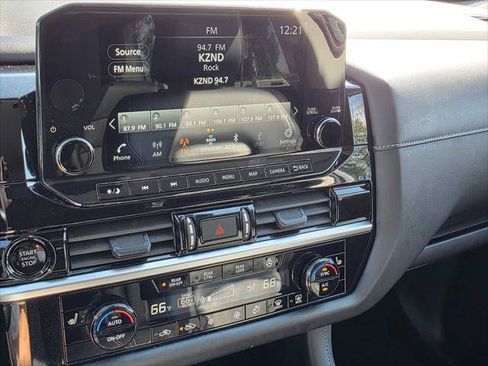 Used 2025 Nissan Pathfinder SL AWD/4WD image 26