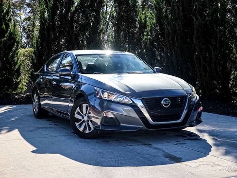 Used 2020 Nissan Altima 2.5 S image 2
