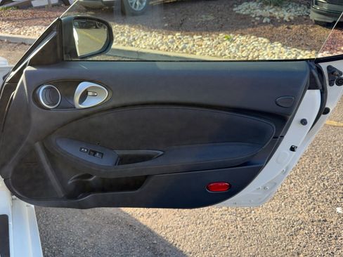 Used 2014 Nissan 370Z Touring image 19