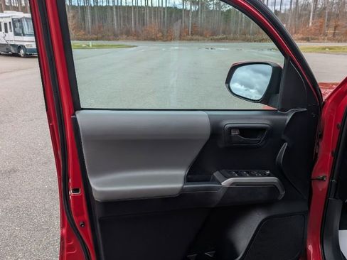 Used 2016 Toyota Tacoma SR5 image 13