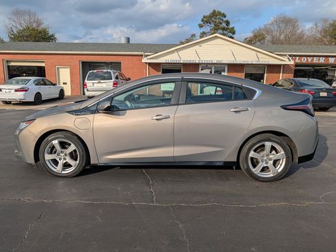 Used 2017 Chevrolet Volt LT w/ Comfort Package image 11