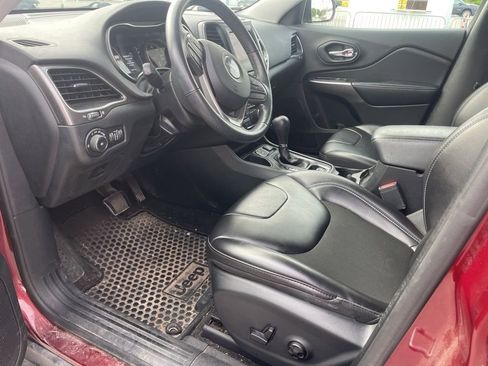 Used 2019 Jeep Cherokee Latitude Plus w/ Cold Weather Group FWD image 7