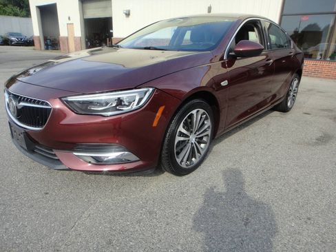 Used 2018 Buick Regal Essence w/ Driver Confidence Package #1 FWD image 1