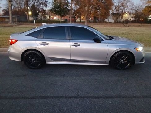 Used 2023 Honda Civic Sport image 10