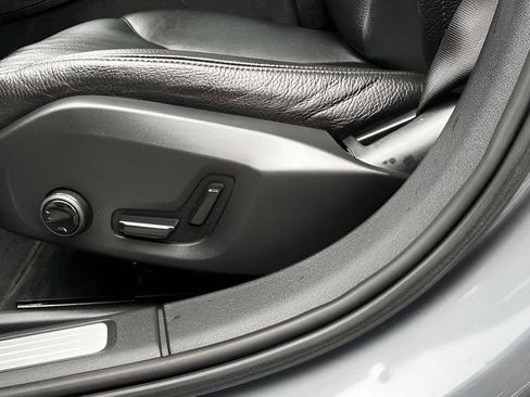 Used 2017 Volvo S90 T5 Momentum w/ Vision Package image 17