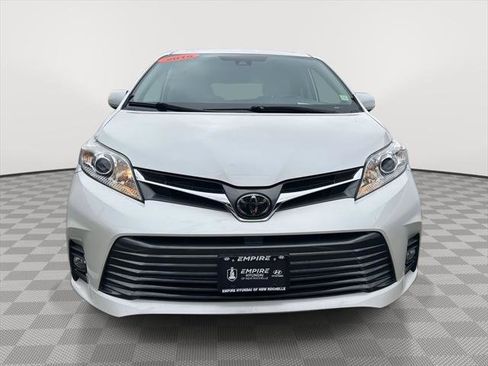 Used 2019 Toyota Sienna XLE image 6