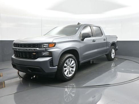 Used 2020 Chevrolet Silverado 1500 Custom w/ Custom Value Package image 3