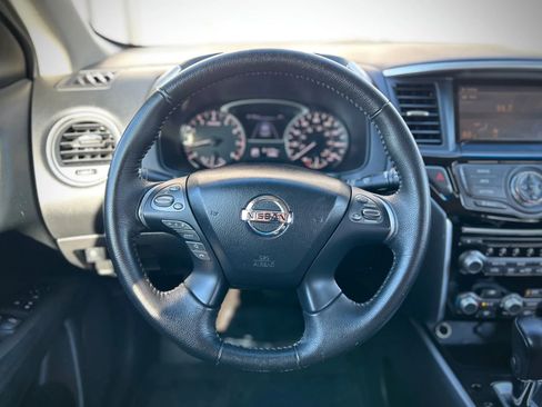 Used 2013 Nissan Pathfinder SV image 9