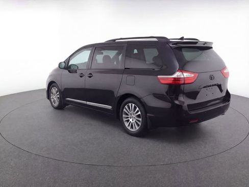Used 2019 Toyota Sienna XLE w/ XLE Navigation Package image 3