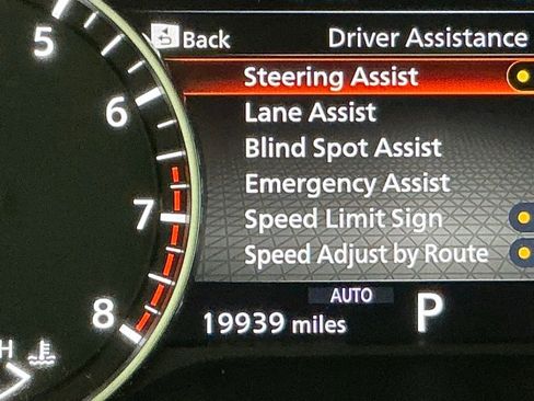 Used 2024 Nissan Pathfinder SL AWD/4WD image 10