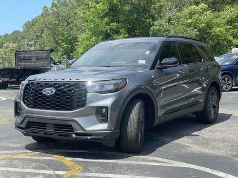Certified 2026 Ford Explorer ST-Line w/ ST-Line Street Pack RWD image 8