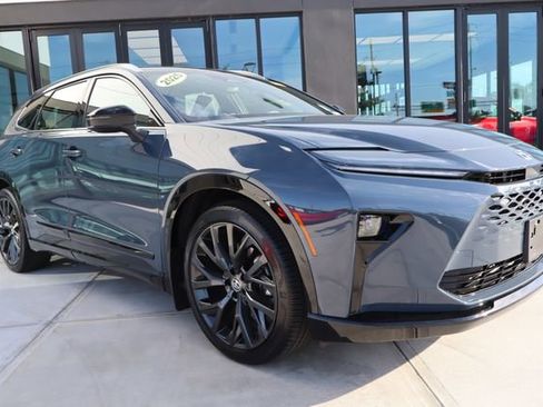 Used 2025 Toyota Crown Signia image 1