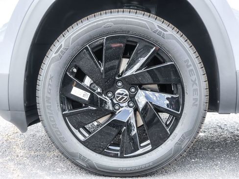 New 2026 Volkswagen Atlas Cross Sport SE image 21